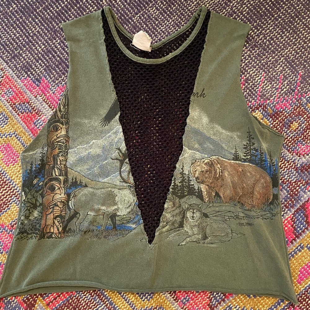 LF cropped muscle tee